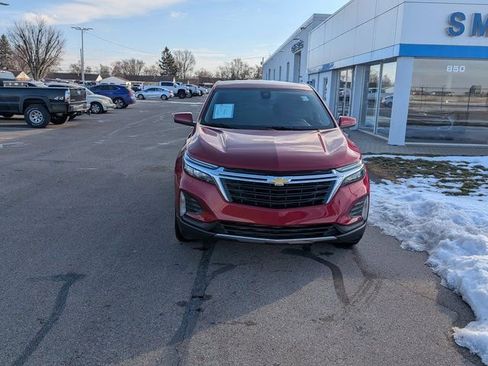 Used 2023 Chevrolet Equinox LT image 3