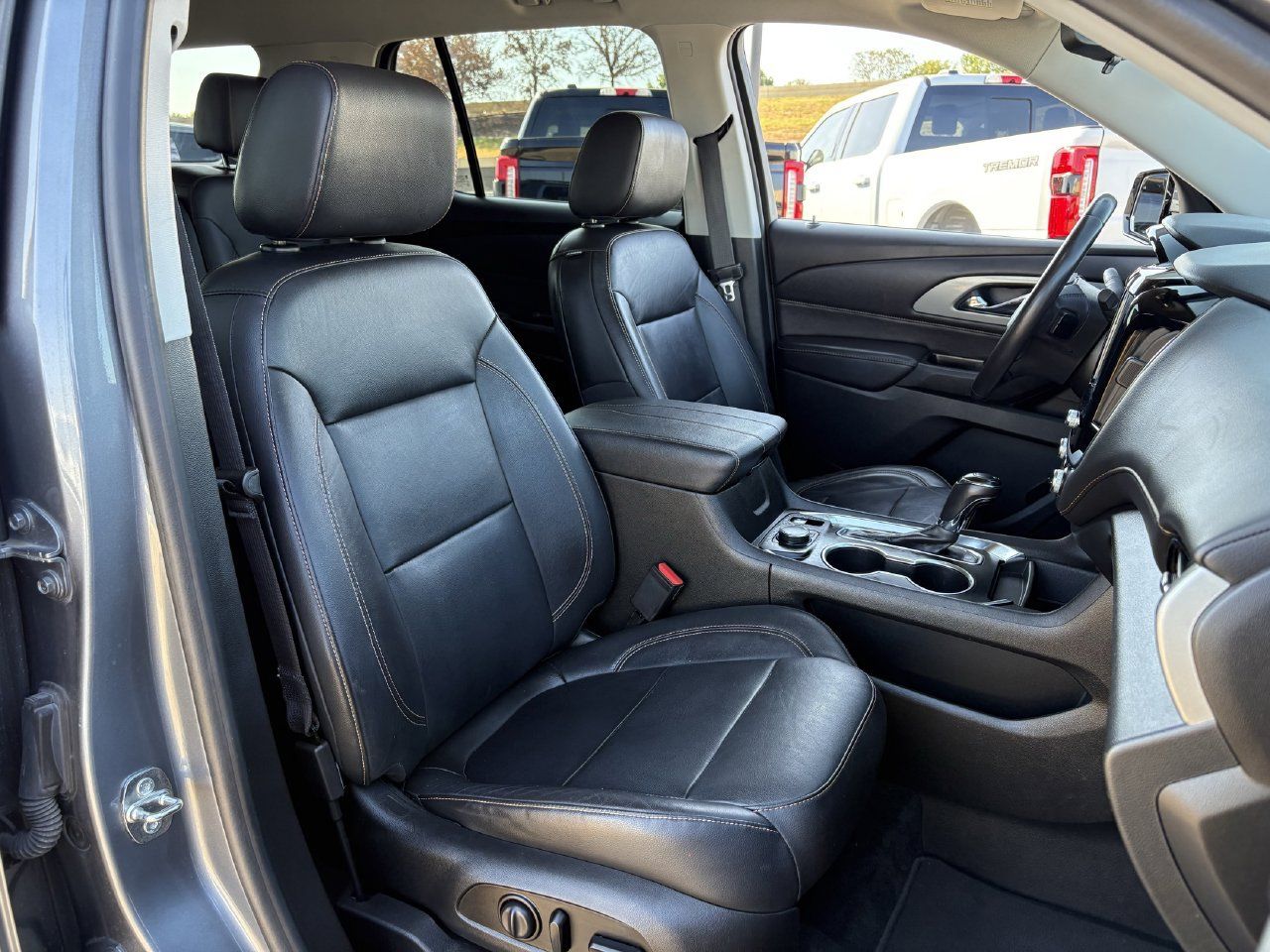 Used 2020 Chevrolet Traverse LT FWD image 31