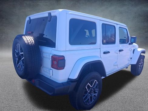 Used 2025 Jeep Wrangler Unlimited Sahara AWD/4WD image 7