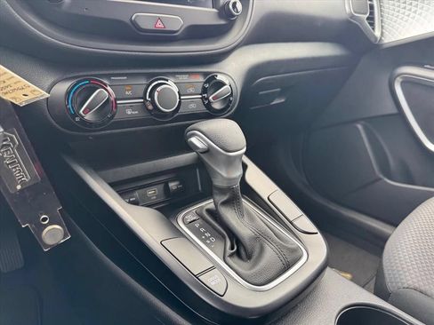 Certified 2025 Kia Soul LX w/ LX Technology Package FWD image 20