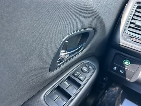 Used 2022 Honda HR-V Sport image 29