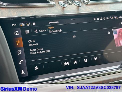 Used 2025 Bentley Bentayga image 34