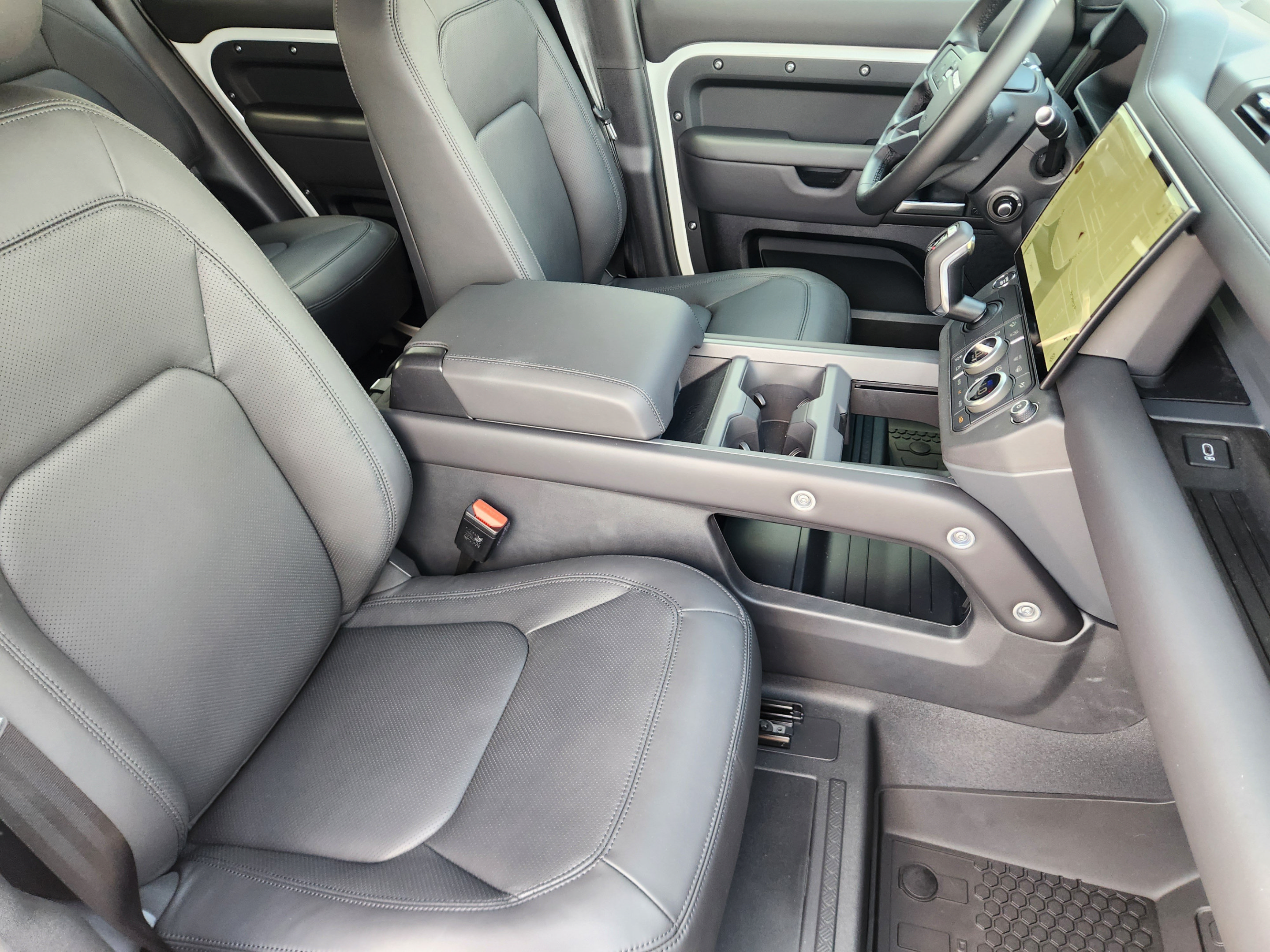 New 2026 Land Rover Defender 130 X-Dynamic SE AWD/4WD image 9