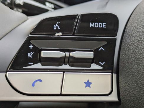 Used 2025 Hyundai Elantra SEL FWD image 21