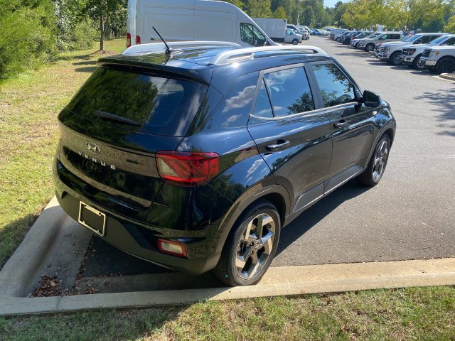 Used 2024 Hyundai Venue SEL FWD image 31