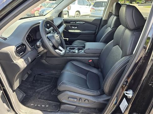 New 2025 Honda Pilot Touring image 13