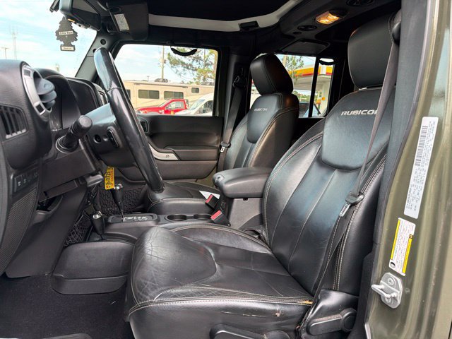 Used 2015 Jeep Wrangler Unlimited Rubicon w/ Connectivity Group AWD/4WD image 15
