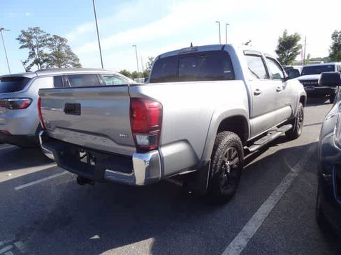 Used 2020 Toyota Tacoma SR5 AWD/4WD image 4
