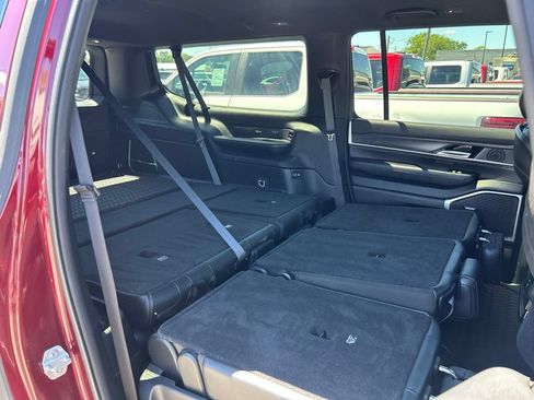 Used 2024 Jeep Wagoneer L Series II w/ Flexible Seating Group AWD/4WD image 50