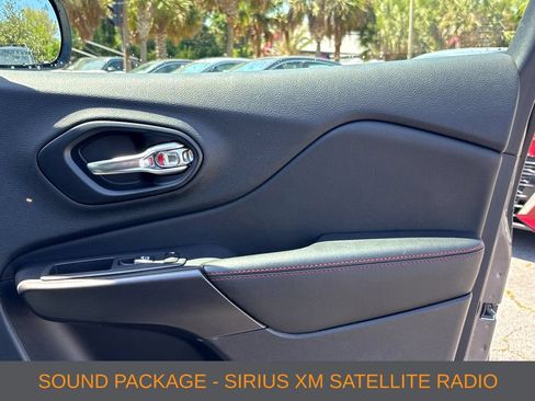 Used 2022 Jeep Cherokee Trailhawk w/ Sun, Sound & Nav Group AWD/4WD image 12