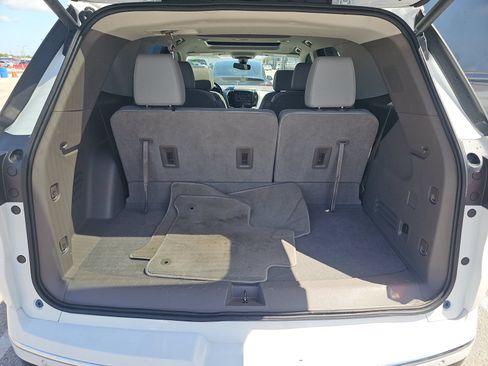 Used 2020 Chevrolet Traverse Premier FWD image 15