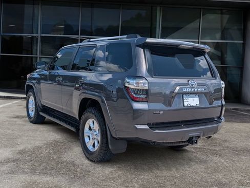 Used 2020 Toyota 4Runner SR5 AWD/4WD image 4