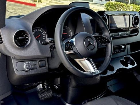 Used 2025 Mercedes-Benz Sprinter 2500 image 13