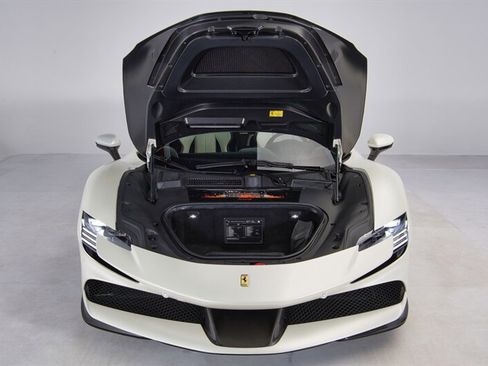 Used 2023 Ferrari SF90 Spider image 65