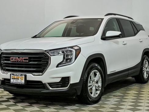 Used 2023 GMC Terrain SLE w/ Driver Convenience Package image 4