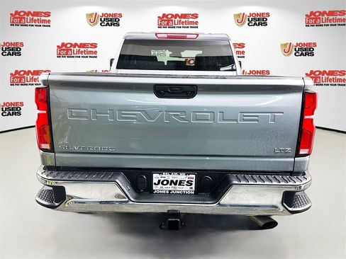 Used 2025 Chevrolet Silverado 2500 LTZ w/ LTZ Convenience Package image 15