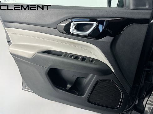 Used 2023 Jeep Compass Limited image 25