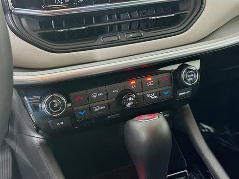 Certified 2025 Jeep Compass Limited AWD/4WD image 24