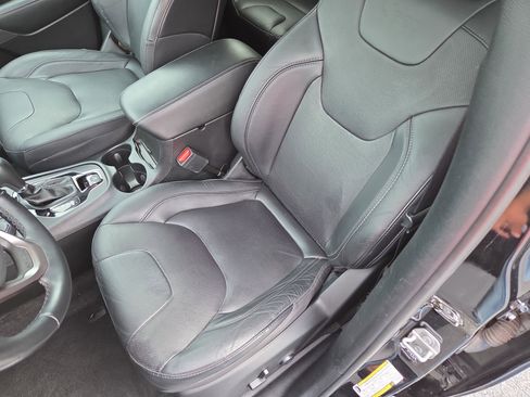 Certified 2021 Jeep Cherokee Limited AWD/4WD image 14