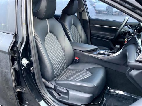 Used 2023 Toyota Camry SE image 9