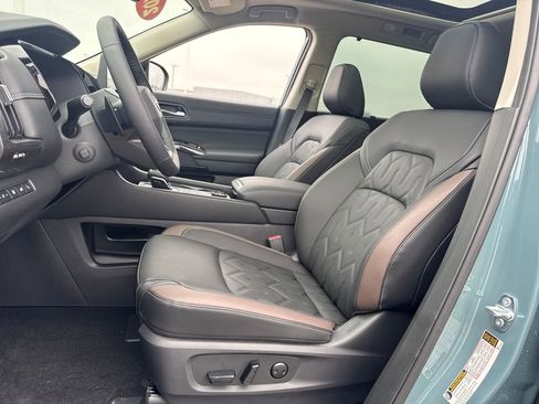 New 2026 Nissan Pathfinder Platinum image 16