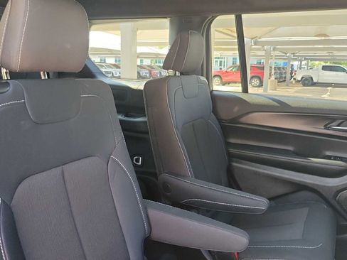 Used 2025 Jeep Grand Cherokee L Laredo AWD/4WD image 17
