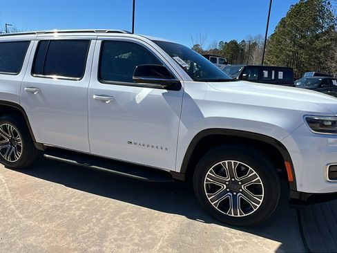 Used 2024 Jeep Wagoneer Series II w/ Flexible Seating Group image 5