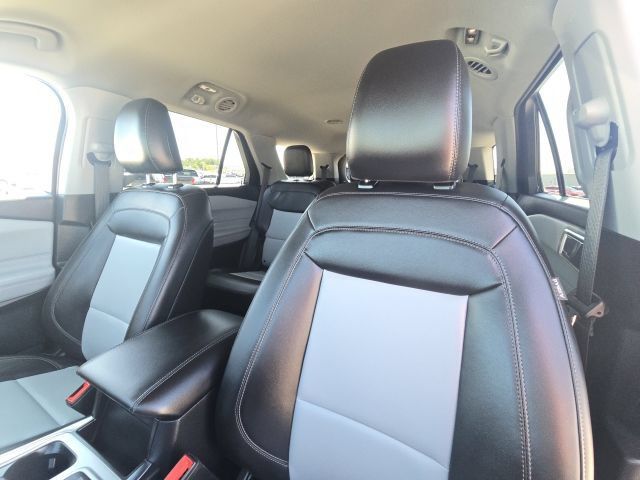 Used 2024 Ford Explorer XLT w/ Equipment Group 202A RWD image 24
