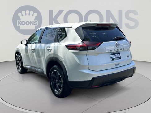 Used 2024 Nissan Rogue SV FWD image 8