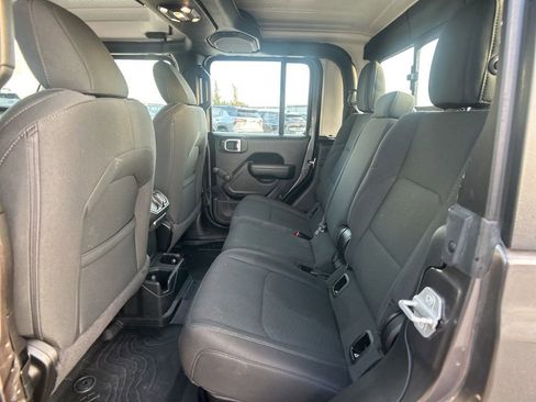 Used 2021 Jeep Gladiator Sport image 31
