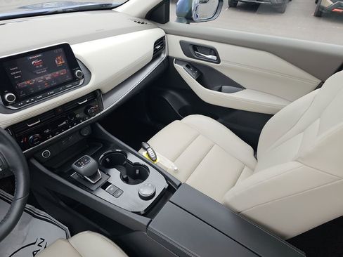 Used 2022 Nissan Rogue SV w/ SV Premium Package image 29