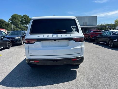 Used 2024 Jeep Wagoneer Series II w/ Flexible Seating Group RWD image 4