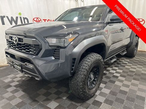 Used 2024 Toyota Tacoma TRD Off-Road w/ TRD Off Road Premium Package image 3