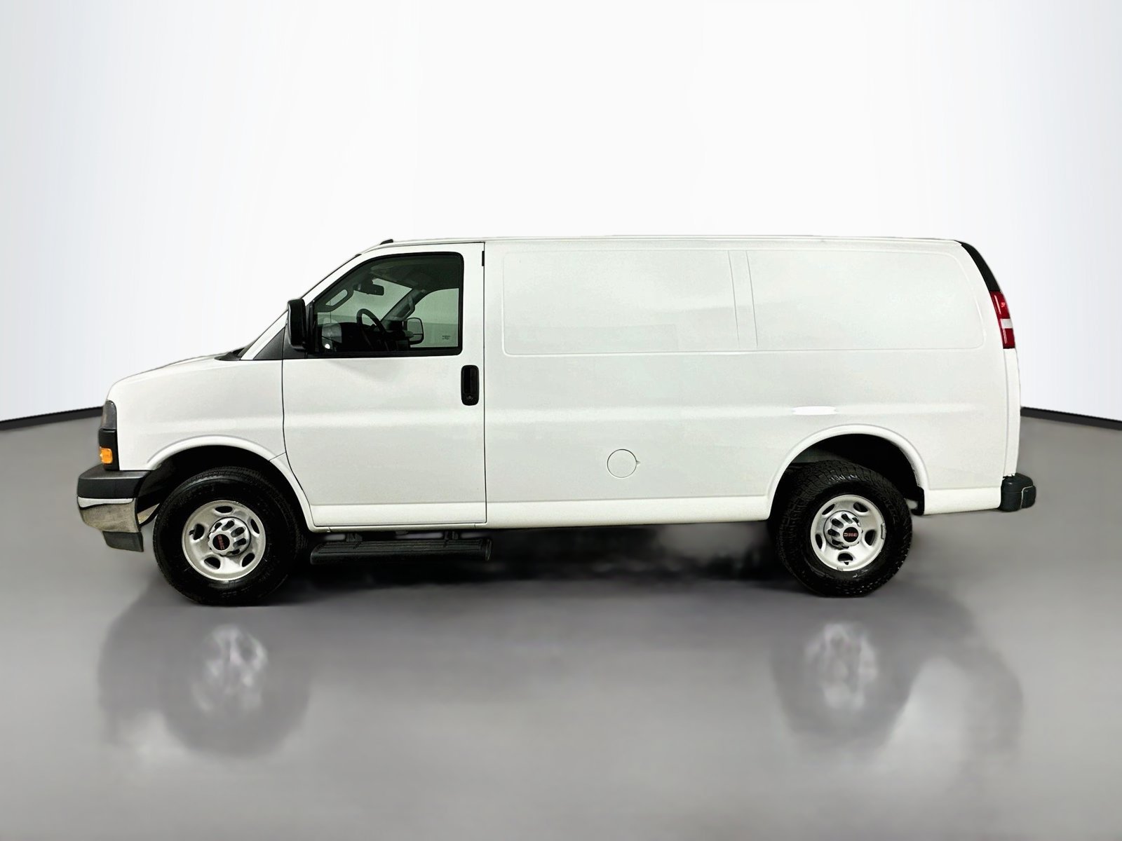 Used 2025 GMC Savana 2500 w/ Enhanced Convenience Package RWD image 8