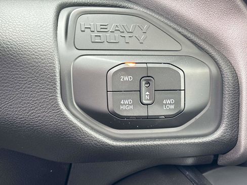 New 2026 RAM 2500 Laramie AWD/4WD image 13