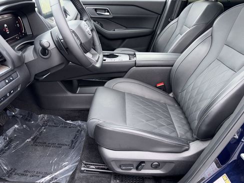 Certified 2025 Nissan Rogue Platinum w/ Platinum Premium Package FWD image 19