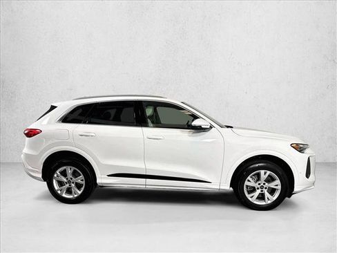 Used 2025 Audi Q5 Premium AWD/4WD image 4