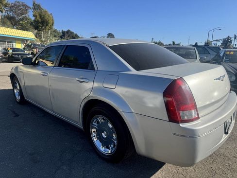 Used 2005 Chrysler 300 Touring image 4