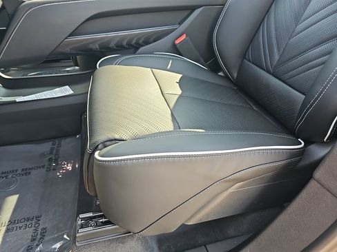 New 2026 Cadillac Vistiq Platinum w/ LPO, Floor Liner Package image 34