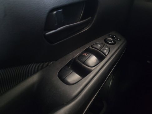 Used 2019 Nissan Kicks S FWD image 27