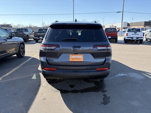 Certified 2024 Jeep Grand Cherokee L Laredo image 4