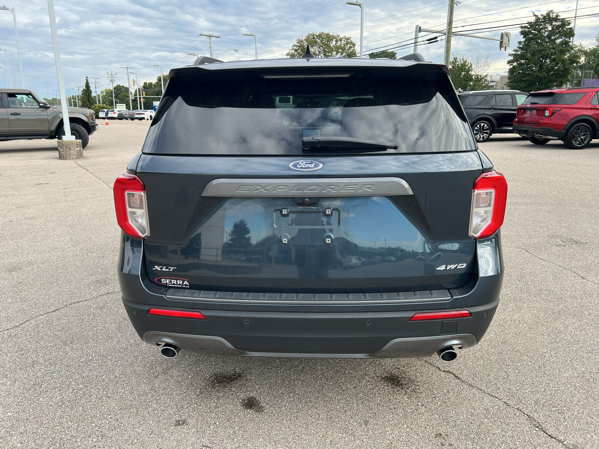 Used 2023 Ford Explorer XLT w/ Equipment Group 202A AWD/4WD image 2