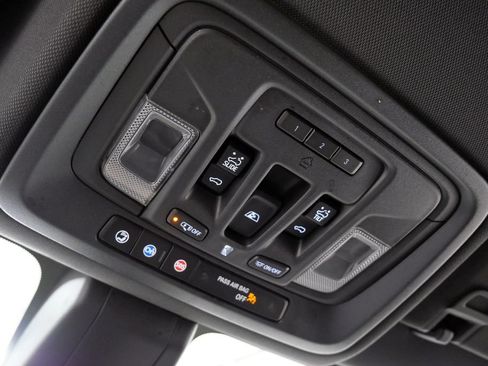 Used 2019 Chevrolet Silverado 1500 High Country w/ Technology Package AWD/4WD image 34