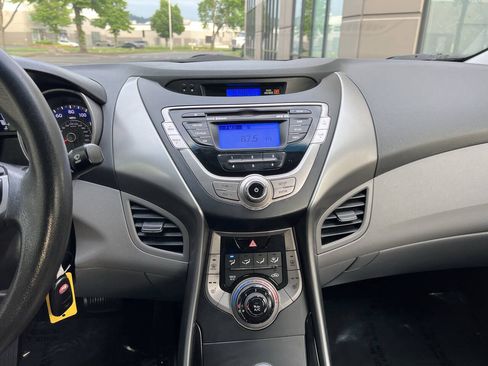Used 2013 Hyundai Elantra FWD image 13