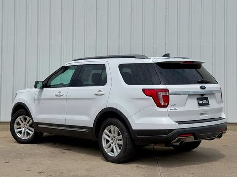 Used 2018 Ford Explorer XLT AWD/4WD image 4