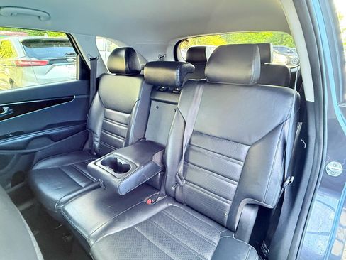 Used 2019 Kia Sorento EX AWD/4WD image 16