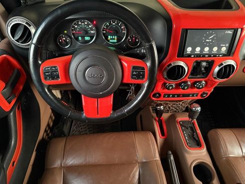 Used 2011 Jeep Wrangler Unlimited Sahara w/ Connectivity Group AWD/4WD image 9