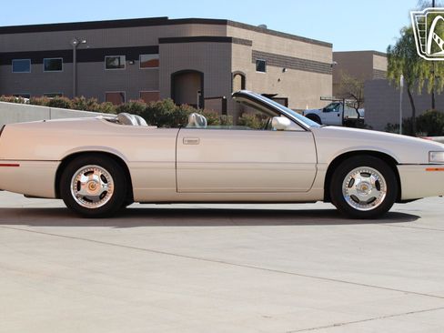 Used 2002 Cadillac Eldorado Touring w/ Preffered Equipment Group image 36