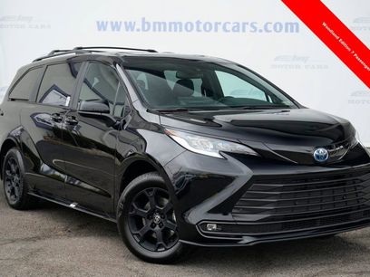 Used 2025 Toyota Sienna XLE Woodland Edition