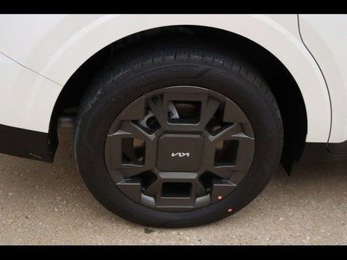 New 2026 Kia Carnival EX image 8